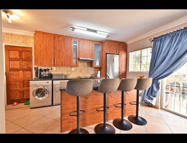 3 BEDROOM TOWNHOUSE FOR SALE IN WILGEHEUWEL